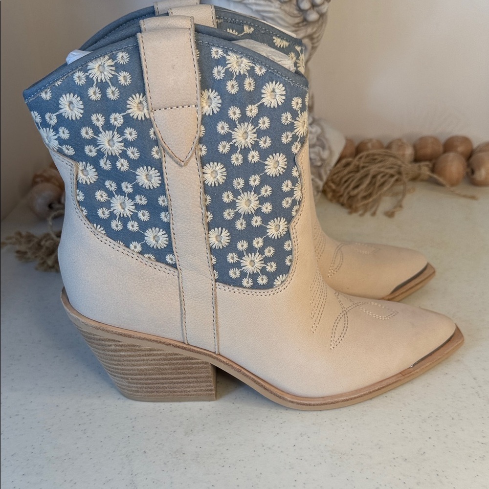 Dolce Vita Nashe women’s Ankle Boot Sz 8.5 Color: Blue Floral Nubuck - Picture 10 of 12